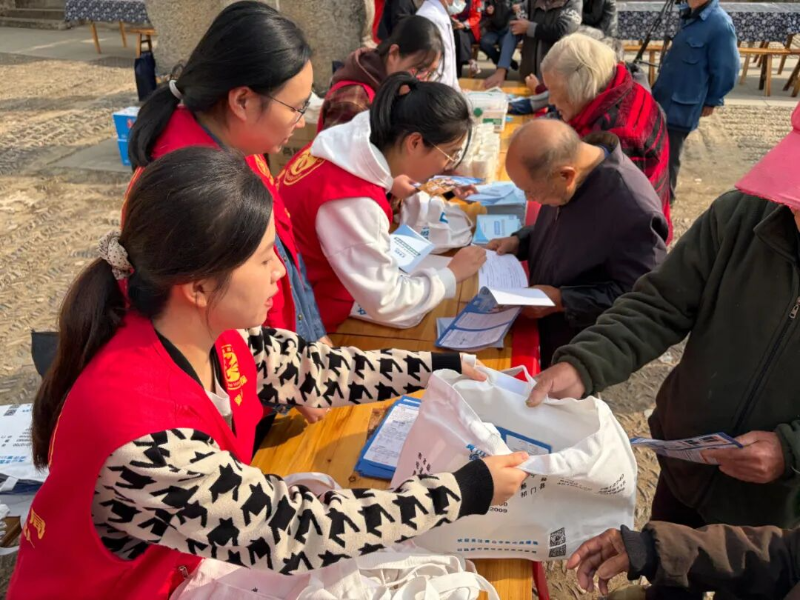 党建共建聚合力 医保宣传暖重阳——黄山市医保局启动全民参保缴费集中宣传月活动