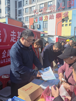 市医保局赴屯溪区万贯家园开展“热线走基层”活动